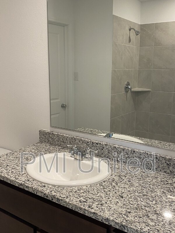 Building Photo - 1361 Plum Rd