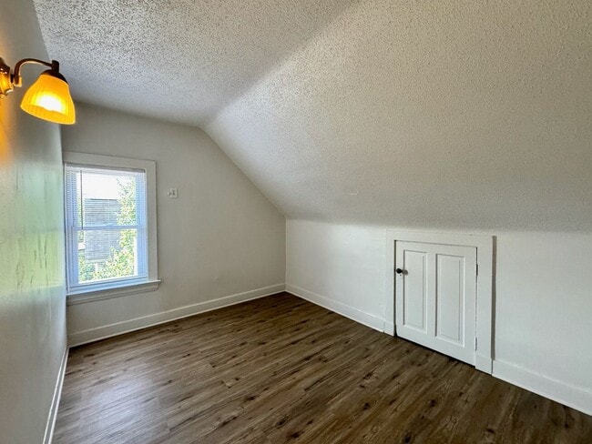 Building Photo - 301 W McMillan St