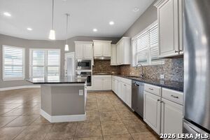 Building Photo - 18039 Branson