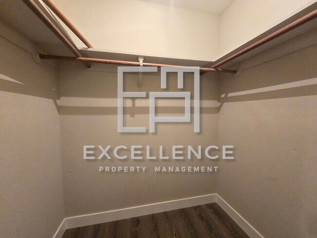 Building Photo - Fabulous 2/2 Duplex with Garage,Cat OK, Patio, Granite Counters and Fireplace
