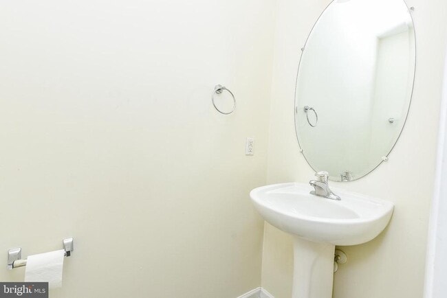 Building Photo - 24 Sanford Dr