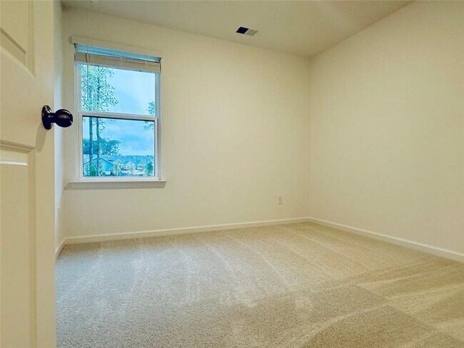 Building Photo - 1400 Hunter Trl