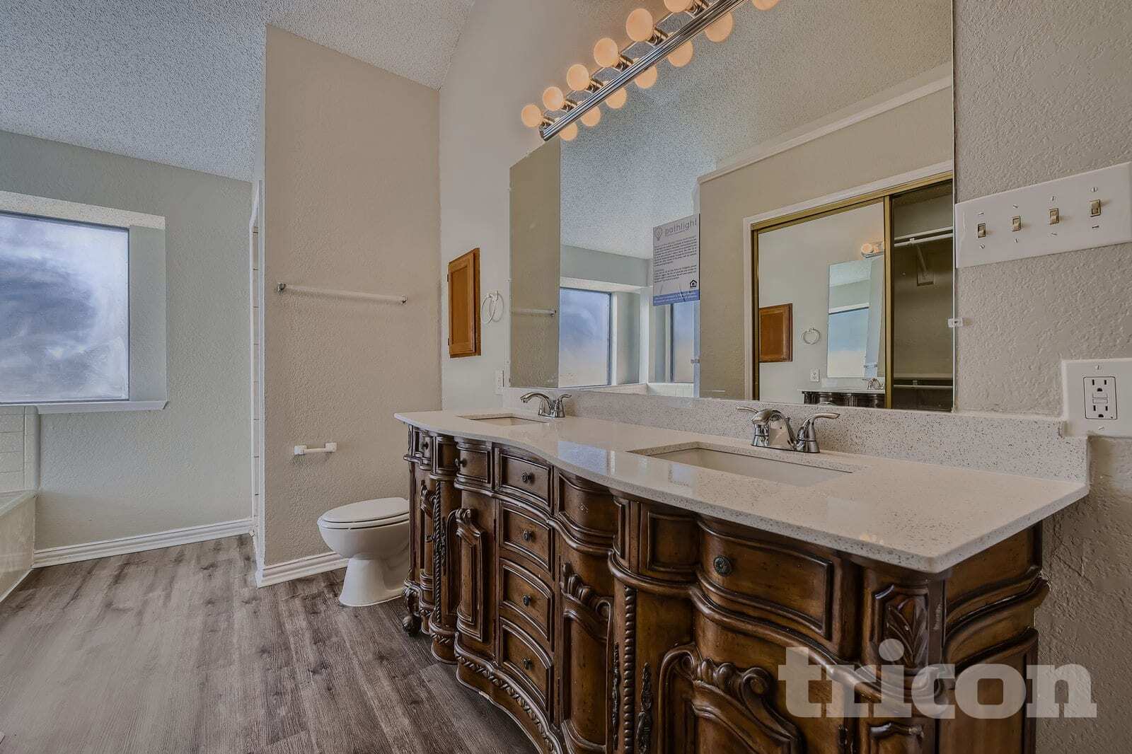 Building Photo - 6305 Meadowglen Dr