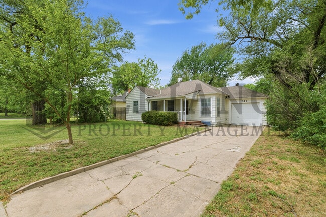 Building Photo - 571 S Roosevelt St