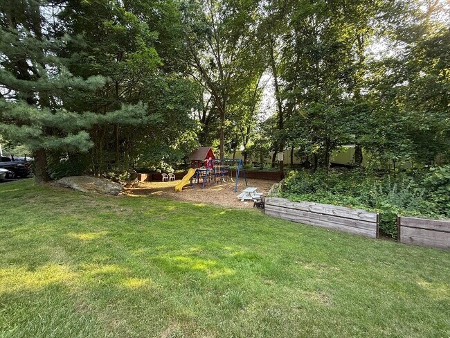 Building Photo - 250 Hammond Pond Pkwy