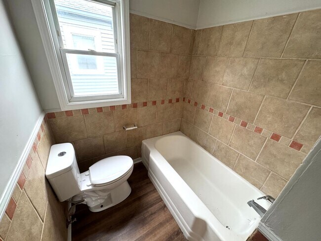 Building Photo - Near Eastside 3 Bedroom 1 Bath