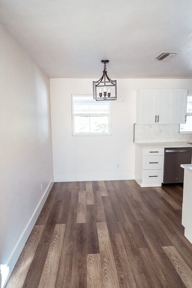 Building Photo - 6671 Fiesta Way