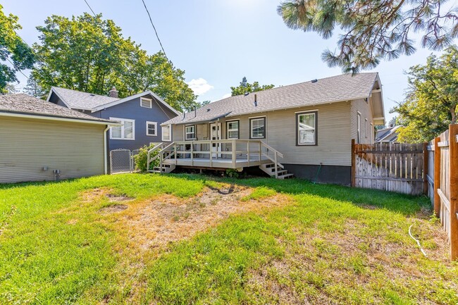 Building Photo - Charming 5-Bedroom South Hill Home Near Manito Par