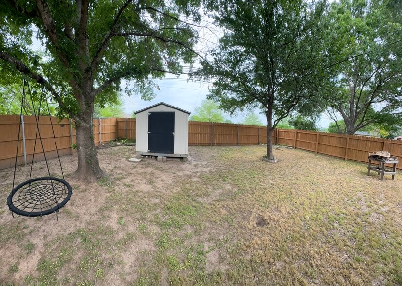 Back yard storage shed - 736 Patchway Ln