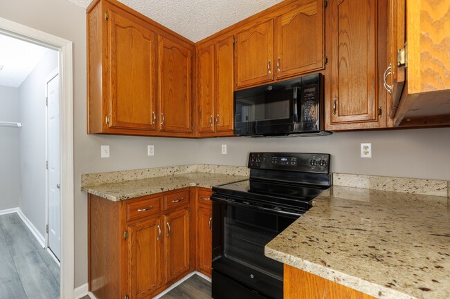 Building Photo - 323 Willow Oak Dr