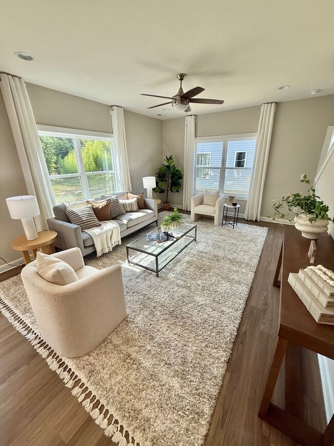 Building Photo - 3 BR/2.5BA | Newly Renovated Single Family Home | Fully Fenced Yard!