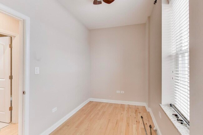 Building Photo - 1406 N Washtenaw Ave