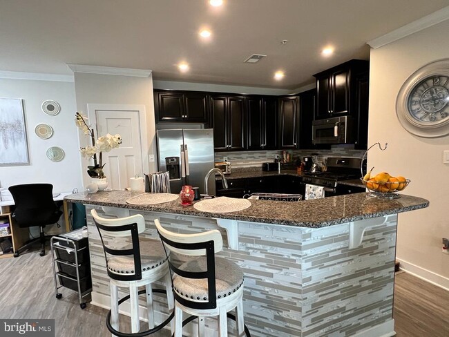 Building Photo - 5733 Meadowood St