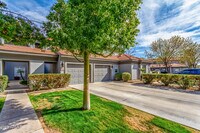 Building Photo - 7401 W Arrowhead Clubhouse Dr