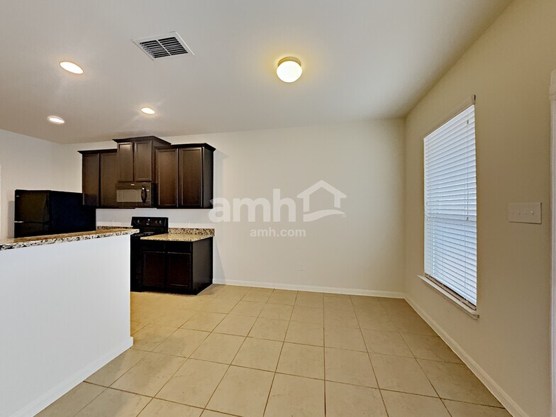 Building Photo - 12898 Cedarcreek Trl