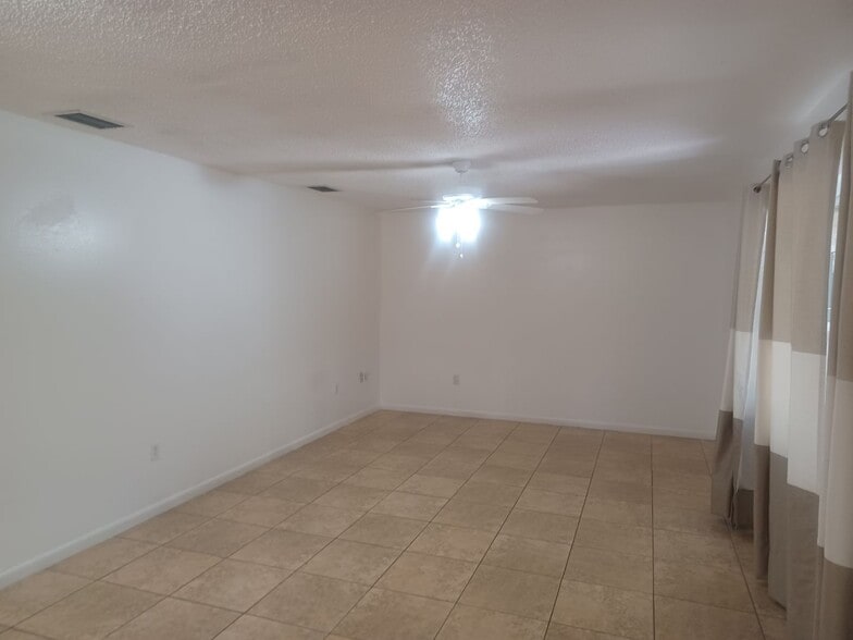 Building Photo - 4808 Lucaya Dr