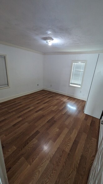 Bed room 1 - 203 Johnson St