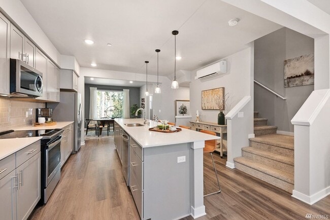 Building Photo - Beautiful recently built 3 bedroom 2.5 bathroom townhome in Lake Stevens!!