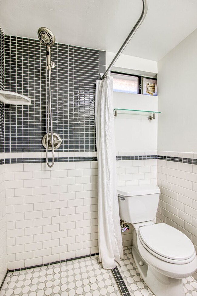 Building Photo - Manhattan Heights Historic District Gorgeo...
