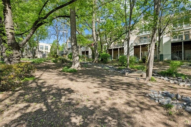 Building Photo - 1294 Fernwood Cir NE