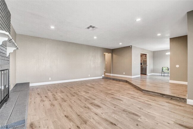 Building Photo - 4367 S Mojave Rd