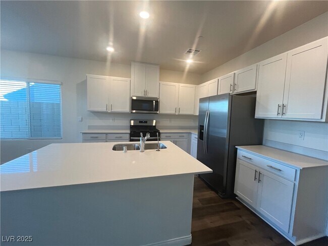 Building Photo - 510 Golden Cardinal Ave