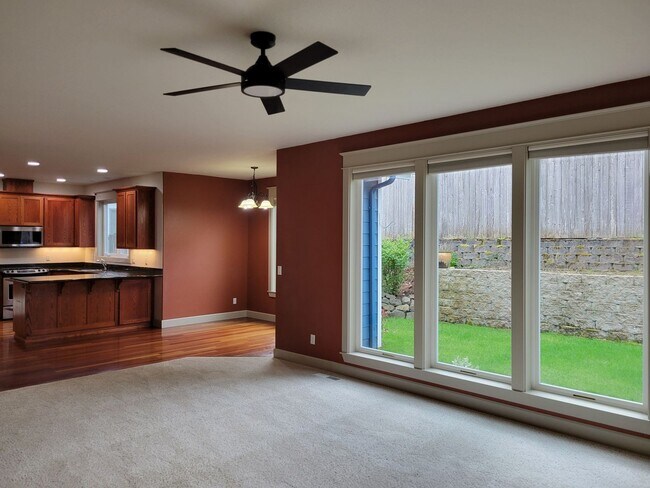 Building Photo - Immaculate 5 Bedroom West Salem Home With a View