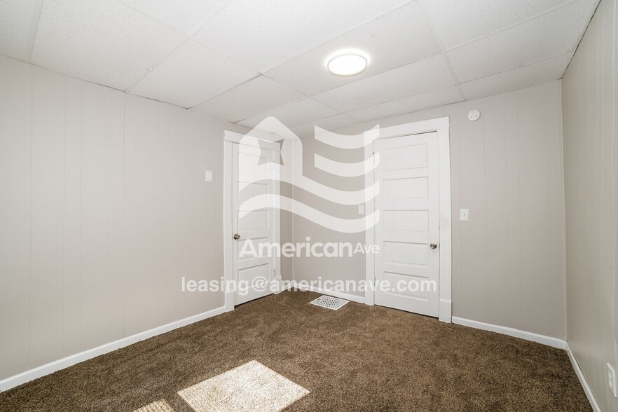 Building Photo - 419 E Maywood Ave