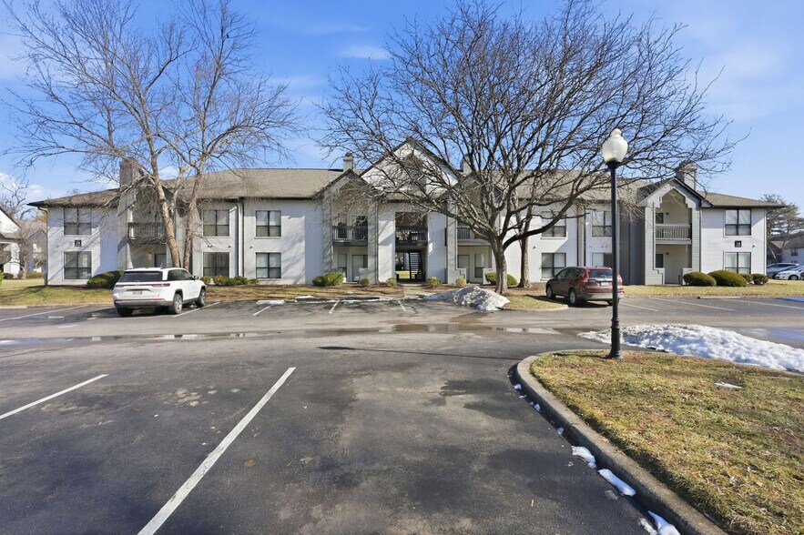 Building Photo - 2103 Deercross Dr