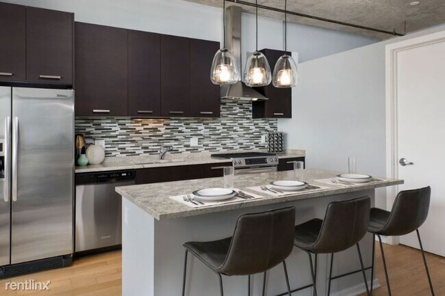 Building Photo - 1 br, 1 bath Condo - 1107 S Delano Ct E