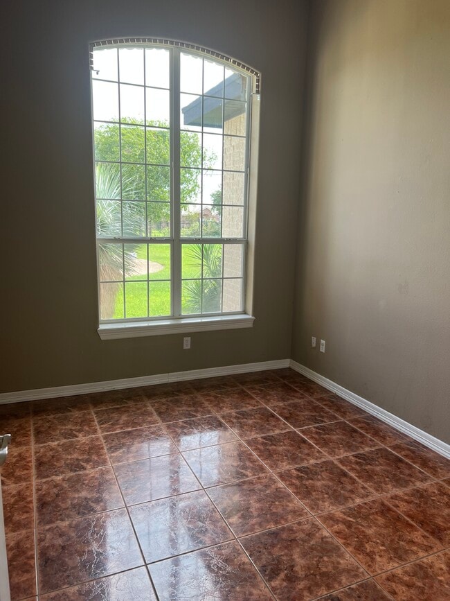 Building Photo - 420 W Palm Dr