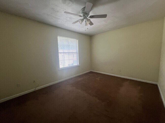 Building Photo - 3051 Camelliawood Cir E
