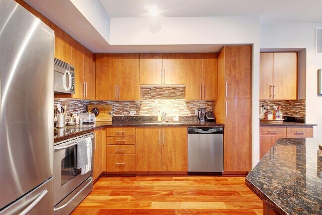 Building Photo - 54 Rainey St