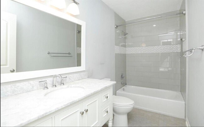 Building Photo - 9400 Doliver Dr