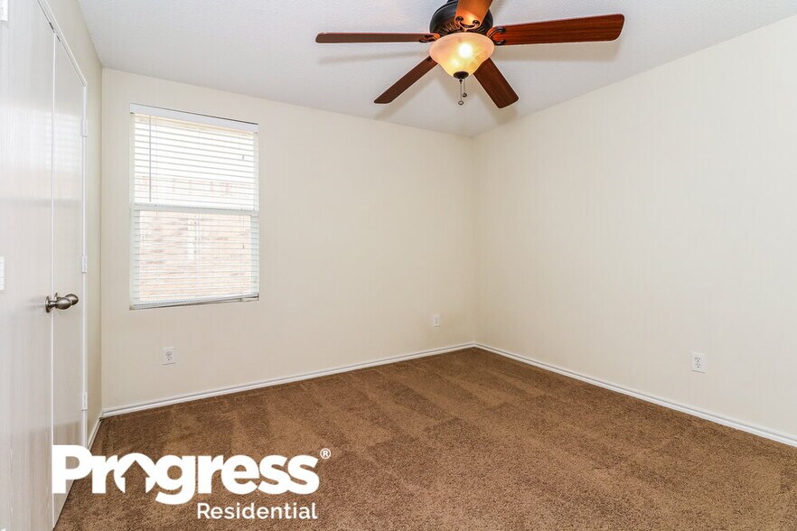 Building Photo - 16528 Woodside Dr