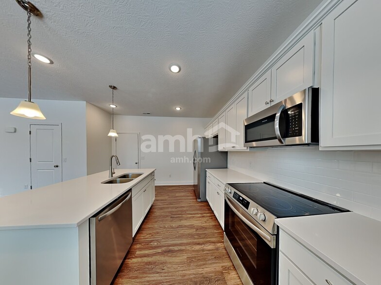 Building Photo - 886 Castor Dr