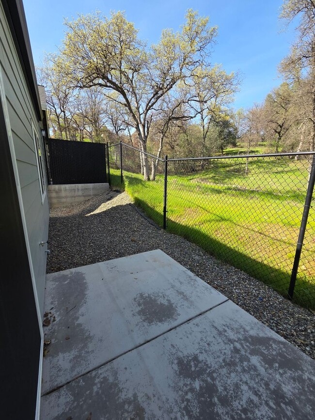 Building Photo - Brand New Build on Old Alturas - ALL Electric with City of Redding Solar!