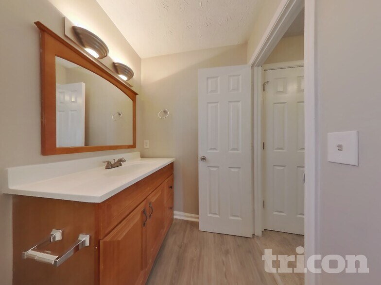 Building Photo - 3520 Willow Tree Cir