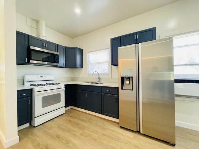 Building Photo - 3990 4th St