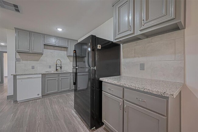 Building Photo - 22334 FM 762 Rd