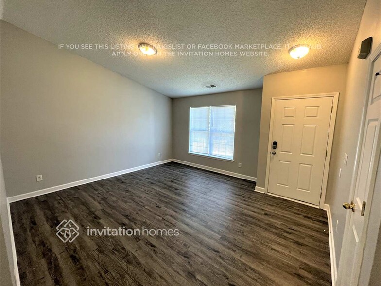 Building Photo - 916 Anchor Way NE