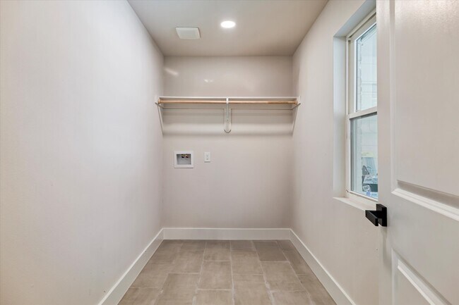 Building Photo - 8500 Gibbs Dr