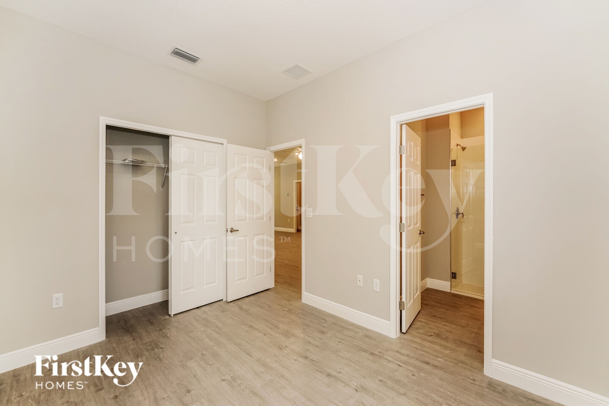 Building Photo - 446 Reading St SE