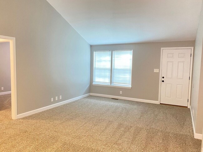 Building Photo - Newly remodeled 3 Bdr 2 Bath conveniently ...