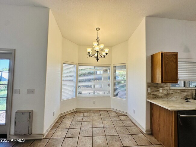 Building Photo - 2110 E Enrose Cir