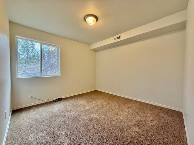 Building Photo - 6686 Washington 291B