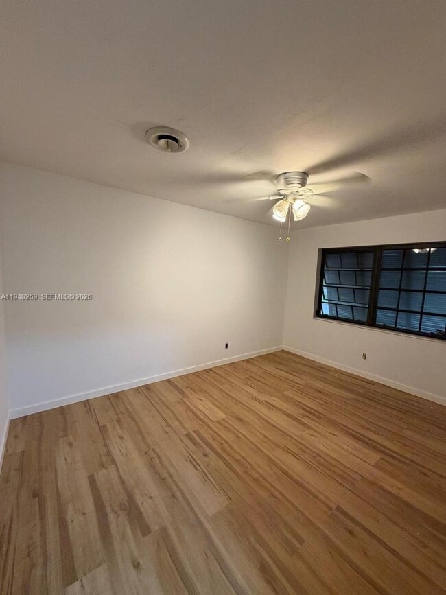 Building Photo - 238 SE 3rd St