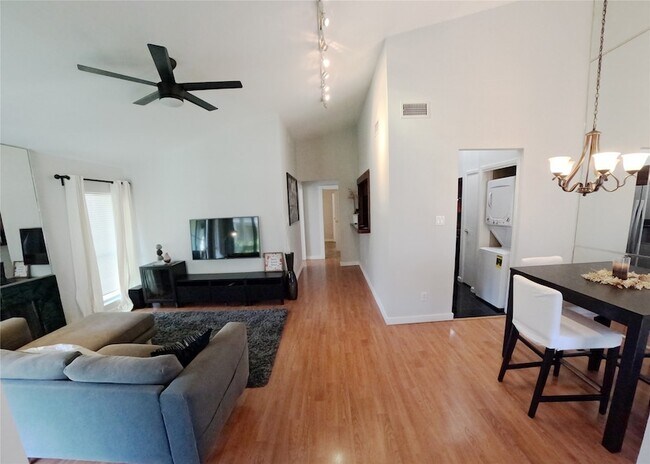 Building Photo - 1881 Bering Dr