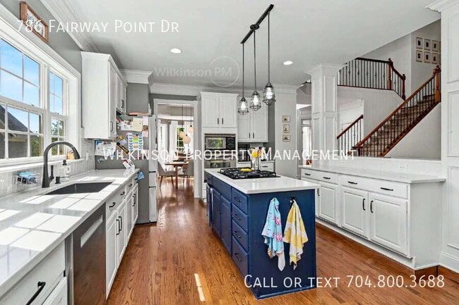 Building Photo - 786 Fairway Point Dr