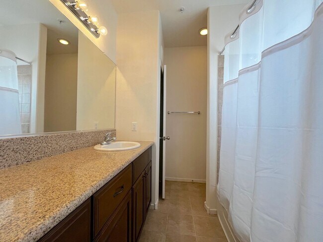 Building Photo - 3550 Bay Sands Dr
